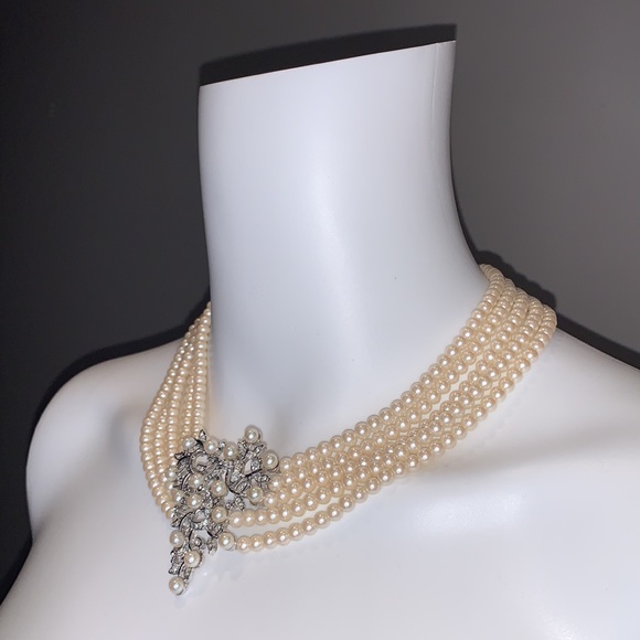 NWOT Gorgeous Faux Pearl Necklace with Pendant and Drop Back - Picture 3 of 5